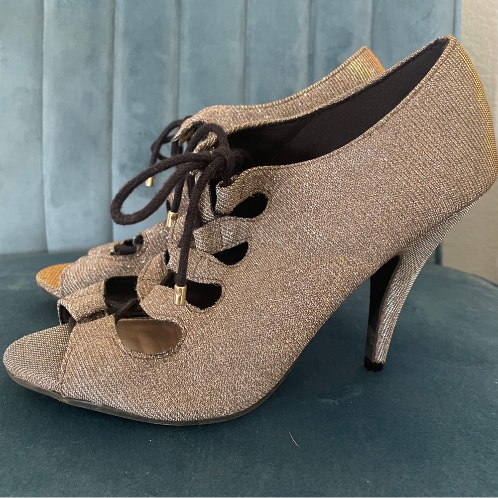 Fiona Night gold/black shimmer heels. Size: 7